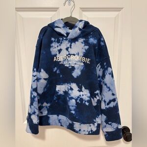 Abercrombie boys blue tie dye hooded sweatshirt with printed logo.